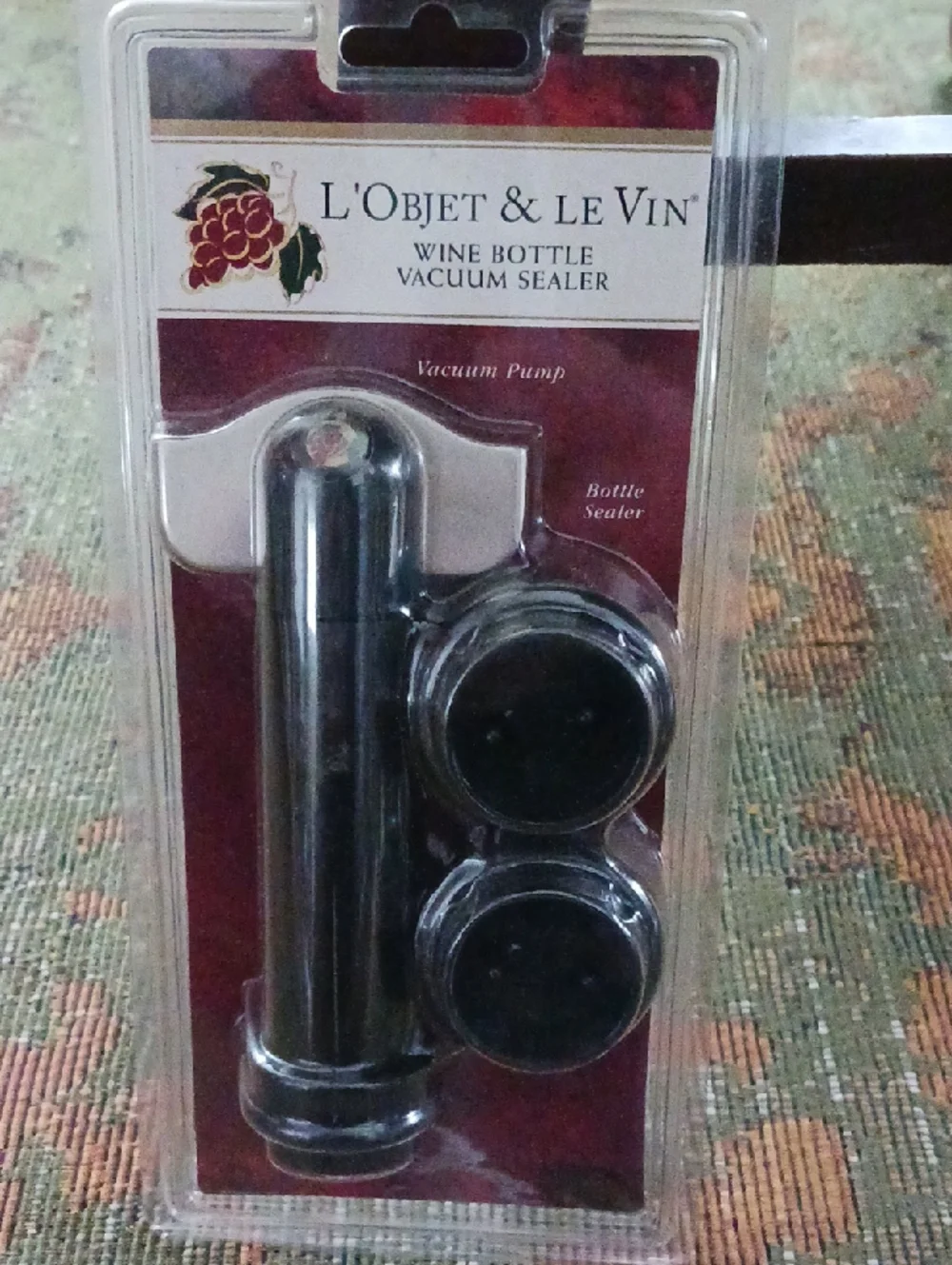 NWT Wine Bottle Vacuum Sealer with two stoppers